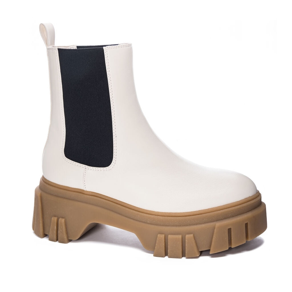 Chinese Laundry White and Black Ankle Booties with Chunky Sole | Botillons Blanc
